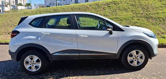 RENAULT CAPTUR 1.6 16V SCE FLEX LIFE X-TRONIC RENAULT CAPTUR 1.6 16V SCE FLEX LIFE X-TRONIC